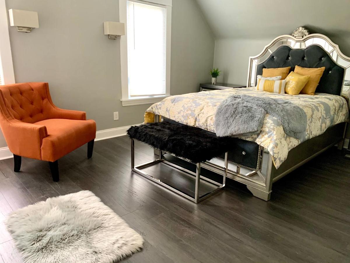 The Oakwood Cottage- With Private Yard & Parking, Minutes From Falls & Casino By Niagara Hospitality Niagara Falls Eksteriør bilde